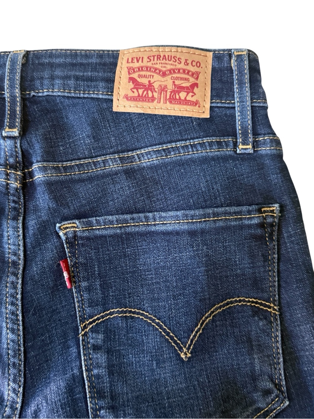 Levi’s 721 High Rise Skinny Jeans in Medium Wash! Size 26! - Picture 4 of 6
